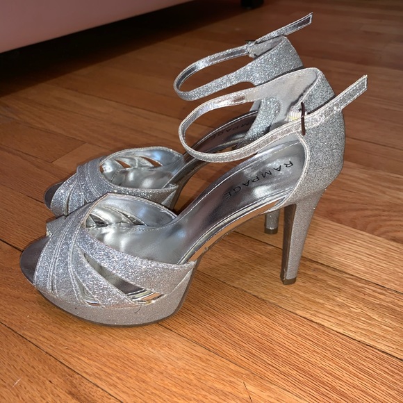 Silver heels - Picture 3 of 4